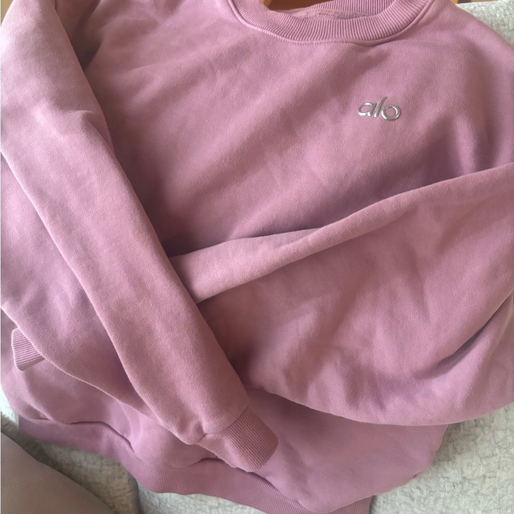 ALO Yoga Women's Pink Crewneck Sweatshirt